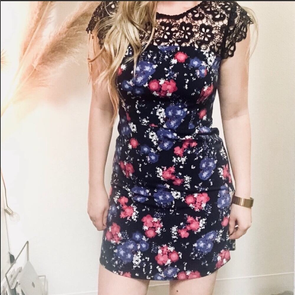 NEW KENSIE Black Pink Purple Floral Lace Cap Short Sleeve Mini Dress Zip Medium